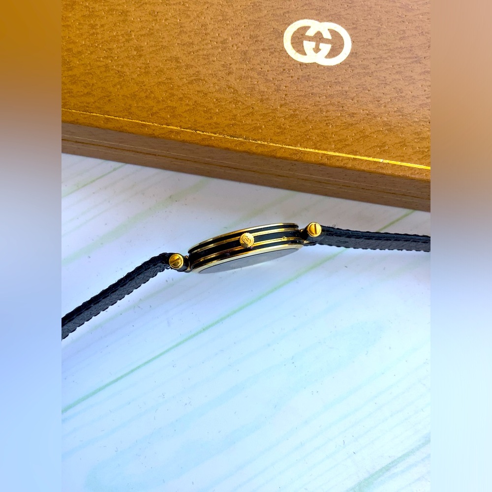 Authentic Gucci UNISEX watch 🖤💛🖤💛 - Picture 7 of 12